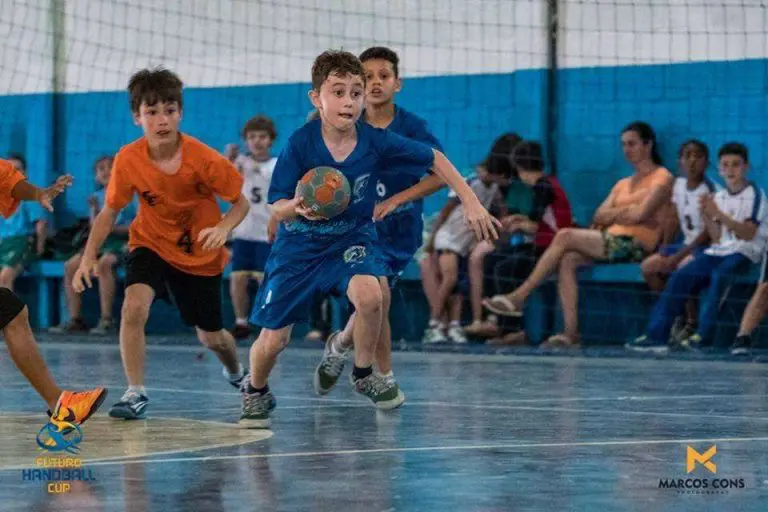 Alunos da Associação de Handebol de Paranaguá participam do Festival de