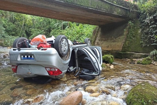 Trag Dia Na Zona Rural De Guaratuba Idosos Morrem Em Acidente De Carro