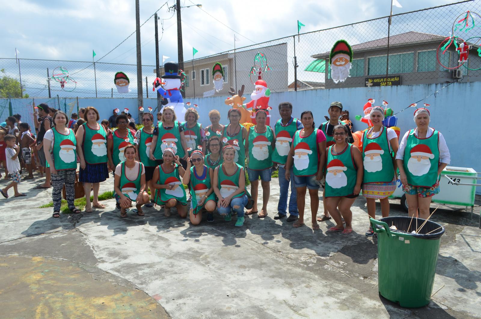 1%20 %20Parte%20do%20grupo%20de%20volunt%C3%A1rios%20que%20atuou%20no%20evento