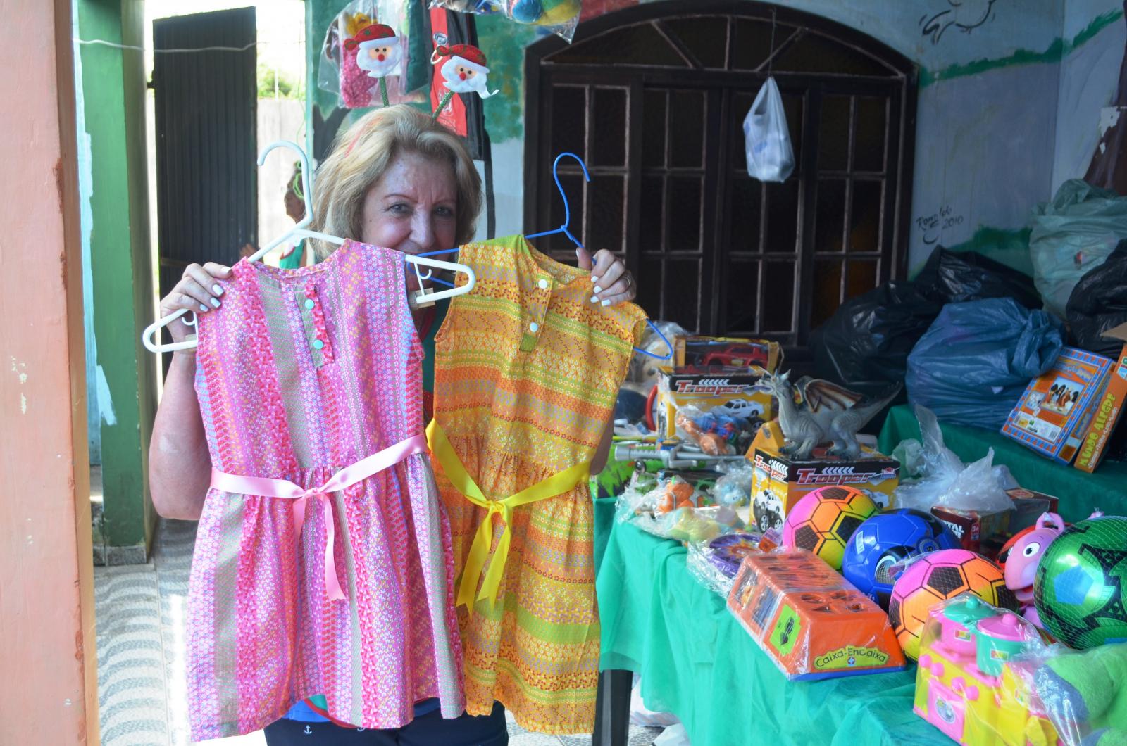 7%20 %20Al%C3%A9m%20de%20brinquedos%20tamb%C3%A9%20foram%20dadas%20roupas%20confeccionadas%20no%20pr%C3%B3prio%20Very%20Good