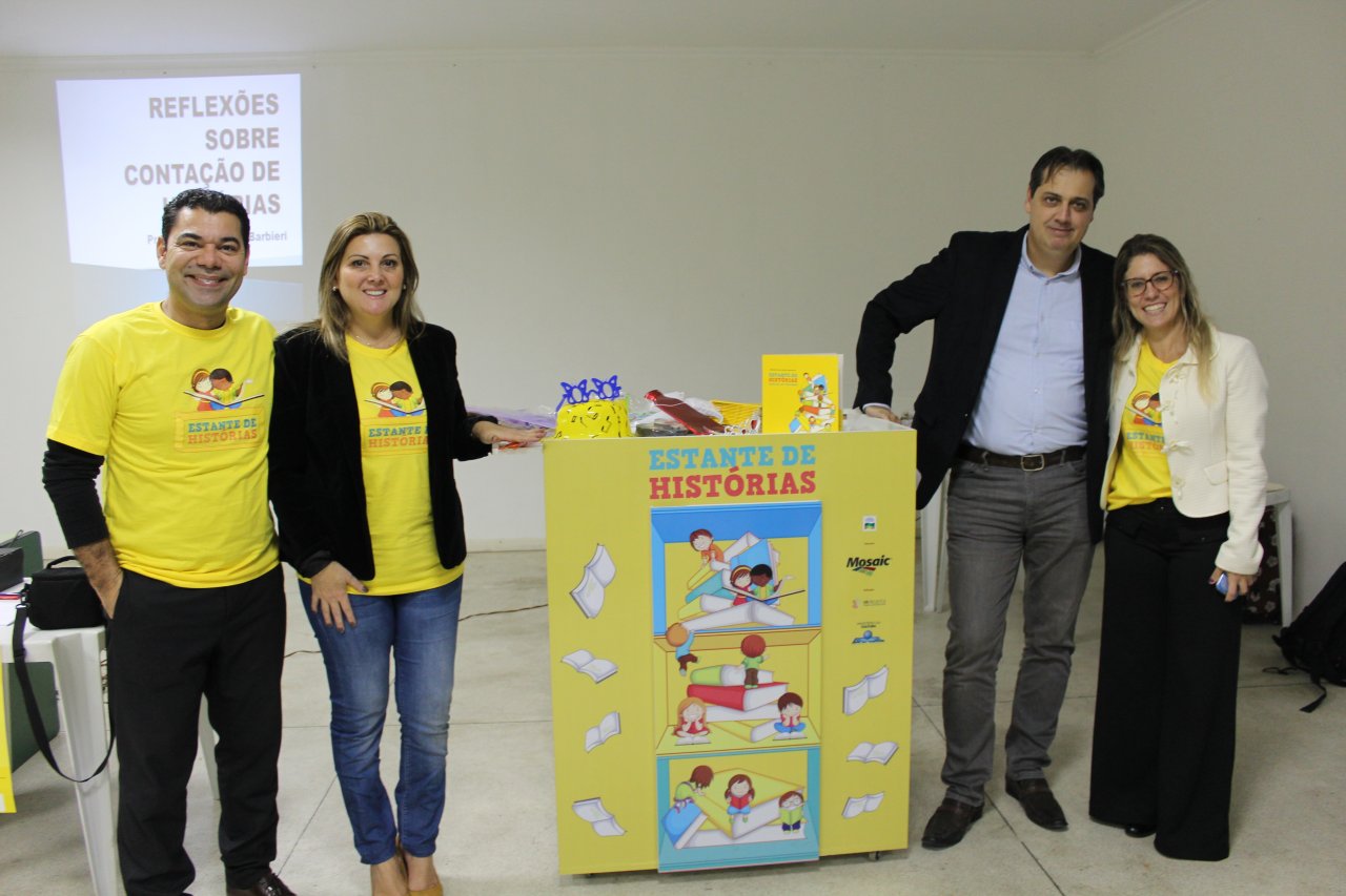 Projeto Estante de Histórias beneficia seis escolas de Paranaguá