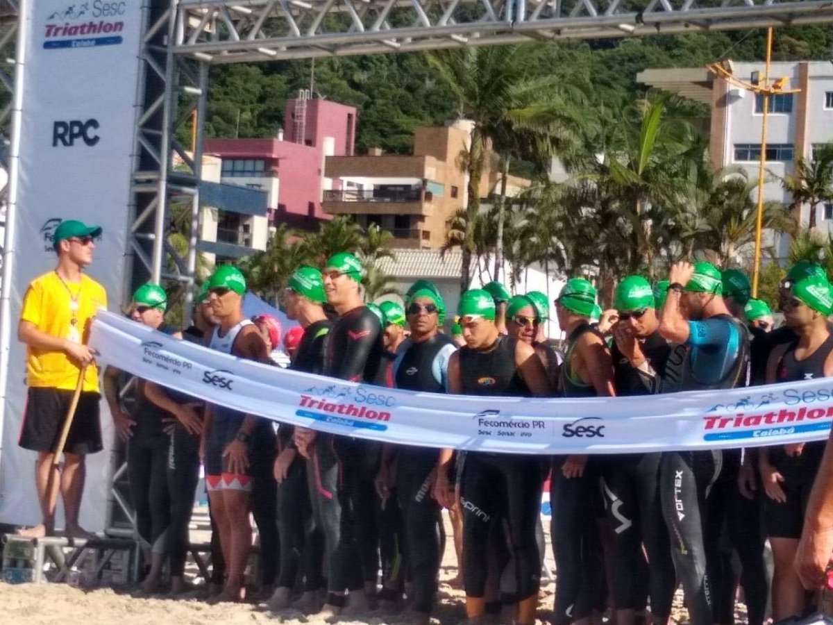 Atletas amadores e profissionais se reúnem em Matinhos para o Sesc  Triathlon Caiobá, pr (paraná)