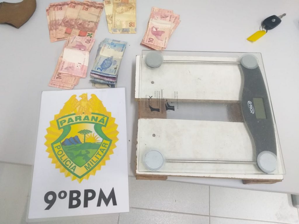 Dupla é flagrada com 10 sacas de farelo de soja na região portuária 2 j31pzw36 1588968785