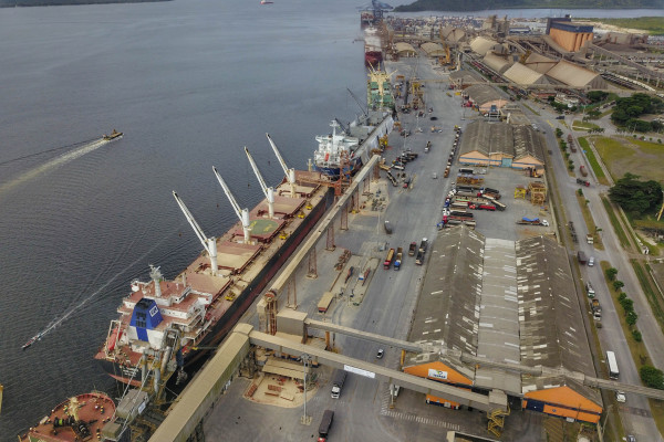 Melhorias elevam movimentação nos portos do Paraná