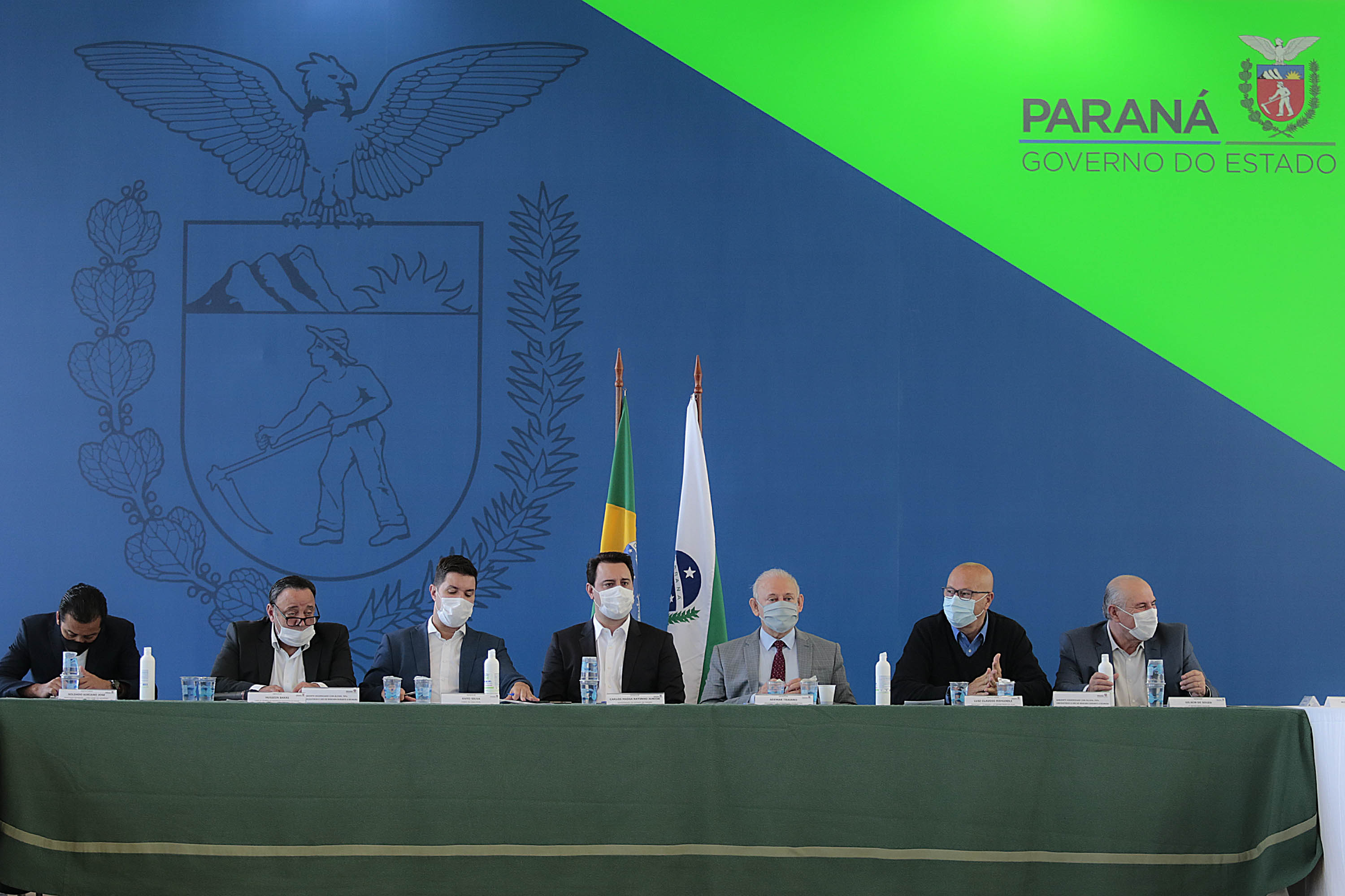 Governo e deputados debatem Orçamento e controle da pandemia