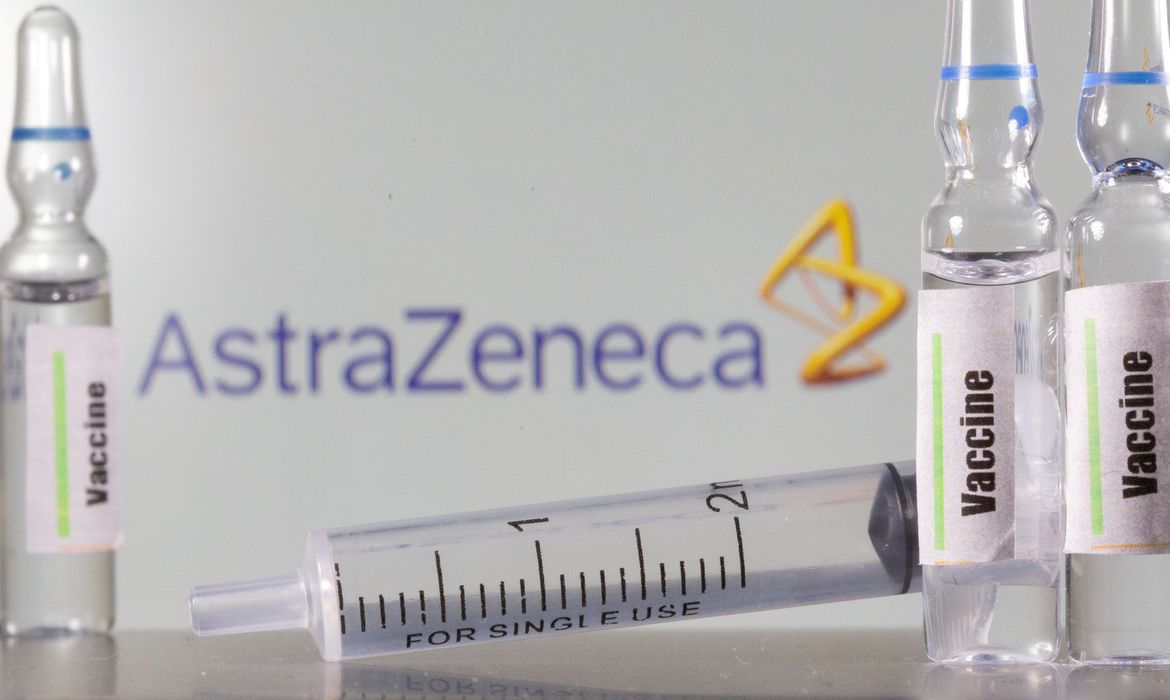 Vacina da AstraZeneca pode ser 90% eficaz contra a Covid-19, mostra teste