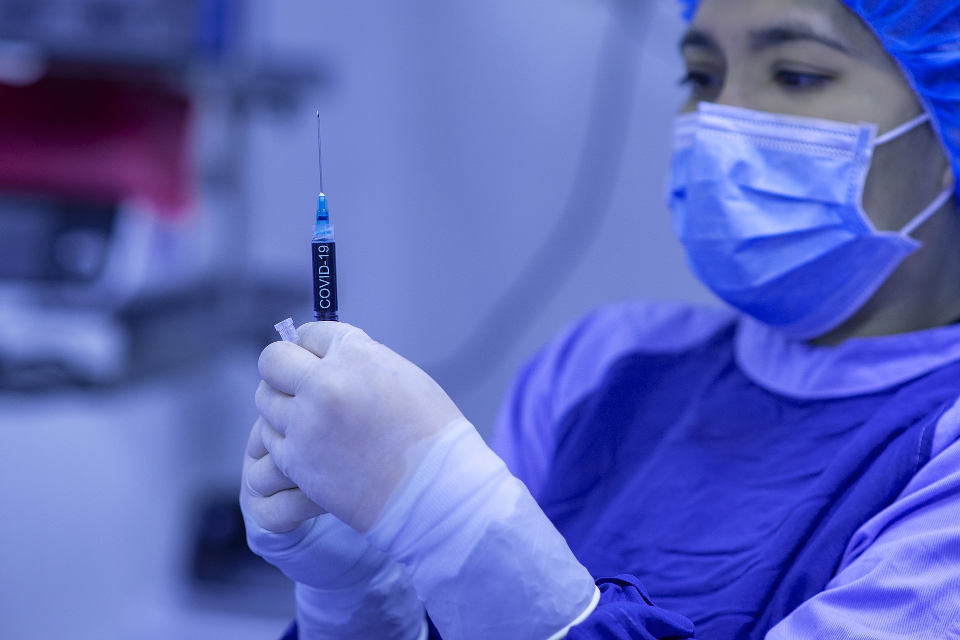Reino Unido aprova vacina da Pfizer e BioNTech e anuncia que iniciará aplicação na próxima semana