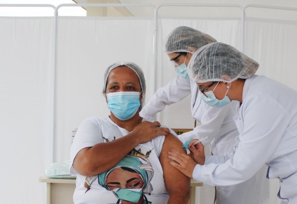 Municípios do litoral já vacinaram 1.482 pessoas contra o Coronavírus, aponta Sesa