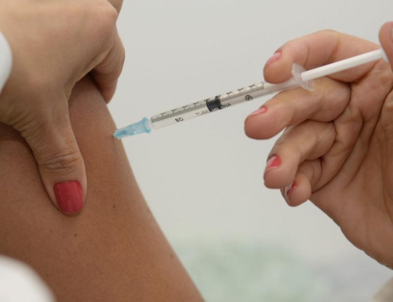 Vacina Meningocócica ACWY está disponível nas unidades básicas de saúde de Paranaguá
