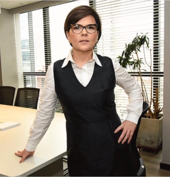 Advogada explica que vacinas ainda não podem ser adquiridas pelo setor privado 2 Lisiane Mehl Rocha explica que farmacêutica reforçou que, devido a acordos com governos e organizações, não poderá oferecer doses, neste momento, ao setor privado (Foto: Divulgação)