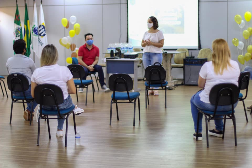 Secretária de Educação de Paranaguá dá boas-vindas à equipe