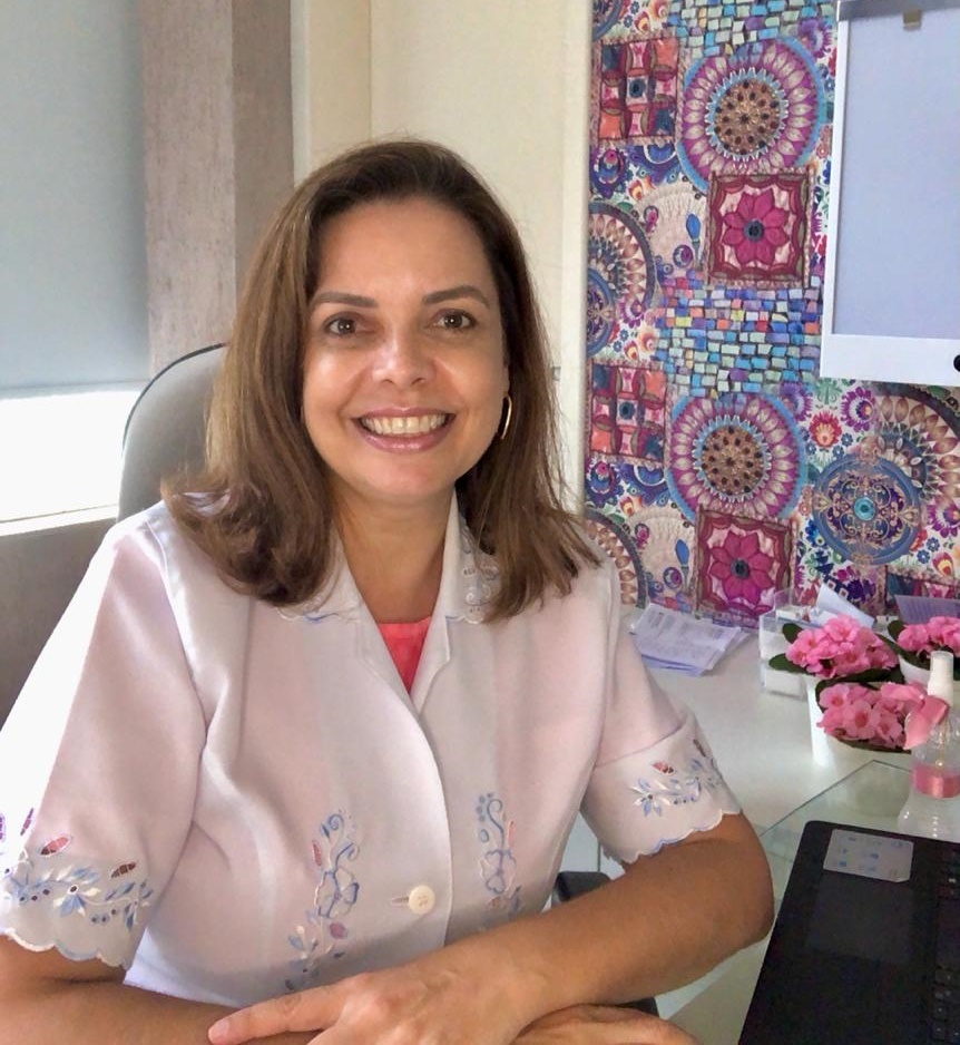   Dra. Ana Luiza Varella Jamnik é formada pela Universidade Federal do Paraná e Residência Médica também pela UFPR. Possui, também, título de especialista em Ginecologia e Obstetrícia 