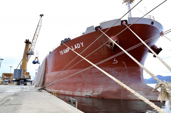 Harbor opera navios com maior comprimento e volume de carga de fertilizantes