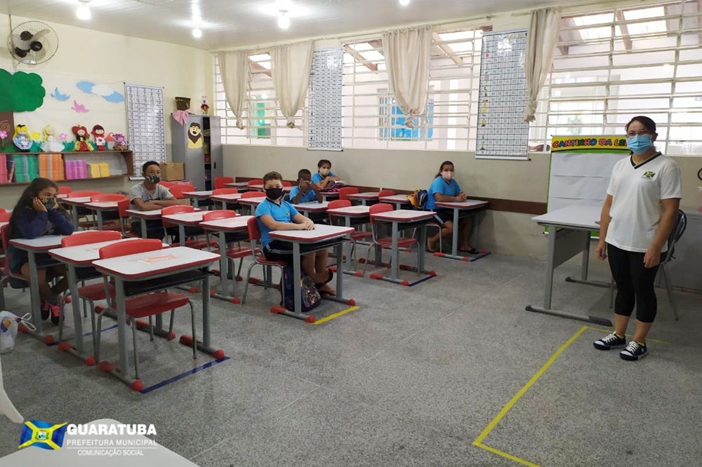 Guaratuba: Em primeiro dia de aula, alunos recebem orientações da nova rotina sanitária