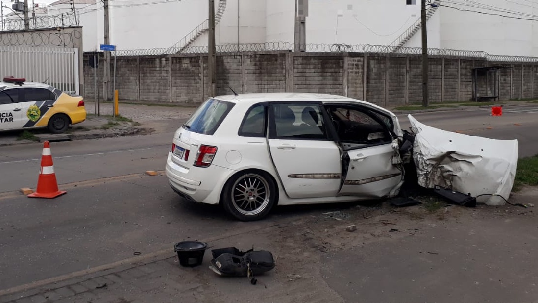 Perseguição policial termina em acidente de trânsito na Bento Rocha