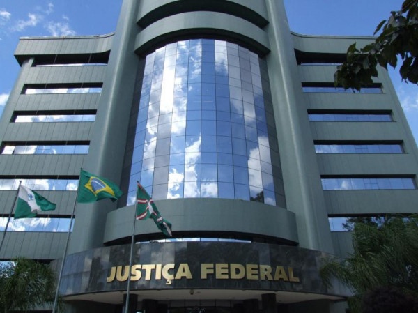 Justiça Federal proíbe que manifestação de caminhoneiros bloqueie a BR-277 entre litoral e Curitiba