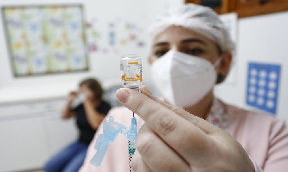 Mais 11 denúncias de “fura-filas” da vacinação contra Covid-19 são registradas no litoral