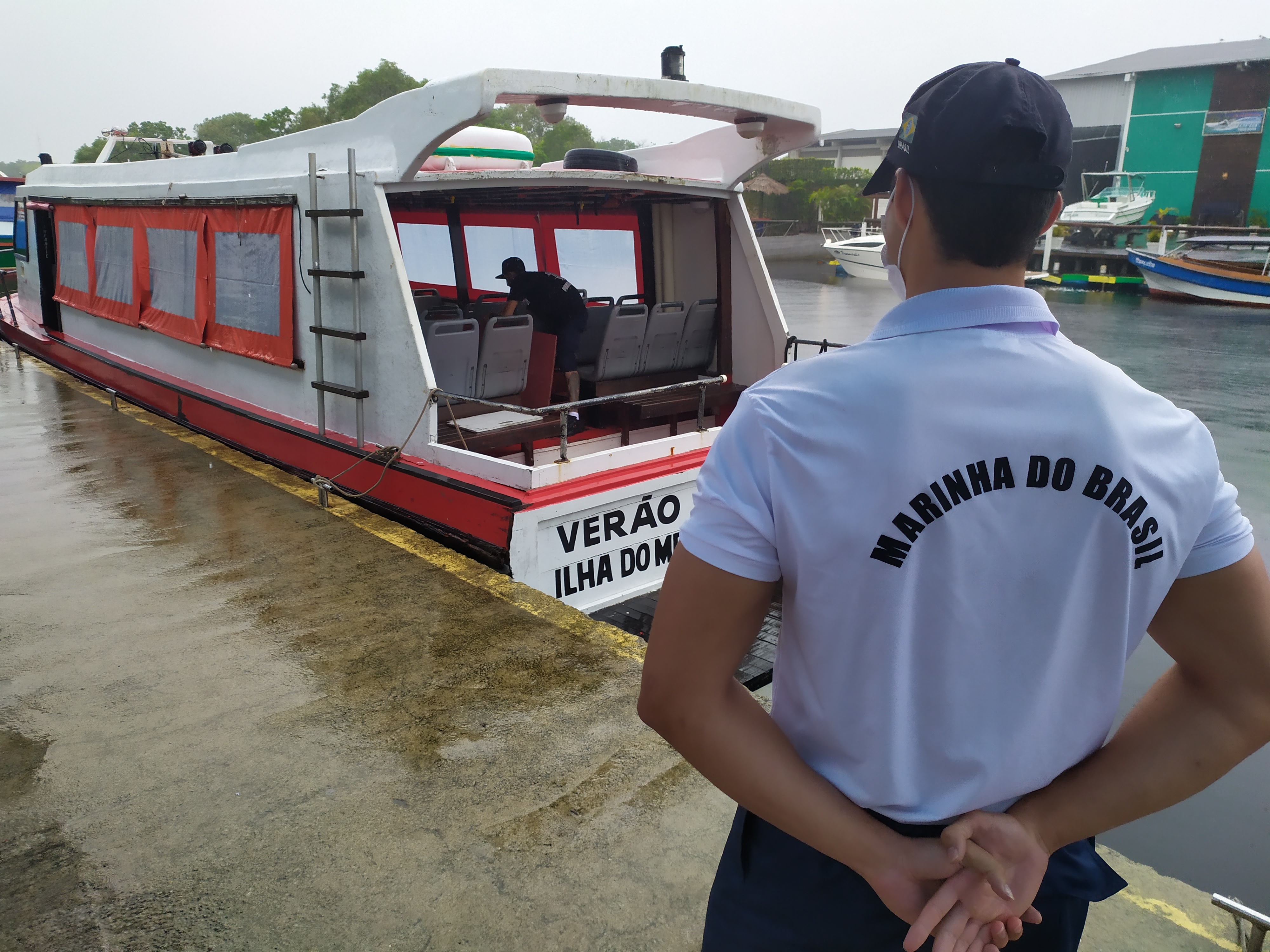 A navegação de transporte de passageiros é uma das características do litoral do Paraná 
devido à grande quantidade de comunidades ribeirinhas e insulares 