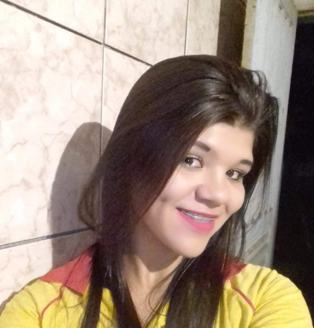 Maria de Lurdes Pereira Lima, de 23 anos, que trabalhava com entregas, não resistiu aos graves ferimentos e morreu no local