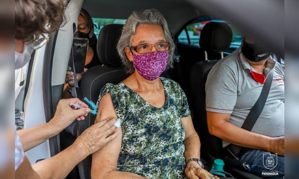 Paranaguá realiza vacinação contra a Covid-19 para pessoas acima dos 75 anos
