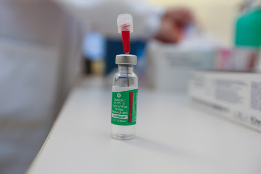 Paranaguá aprova projeto de lei para punir quem furar fila da vacinação