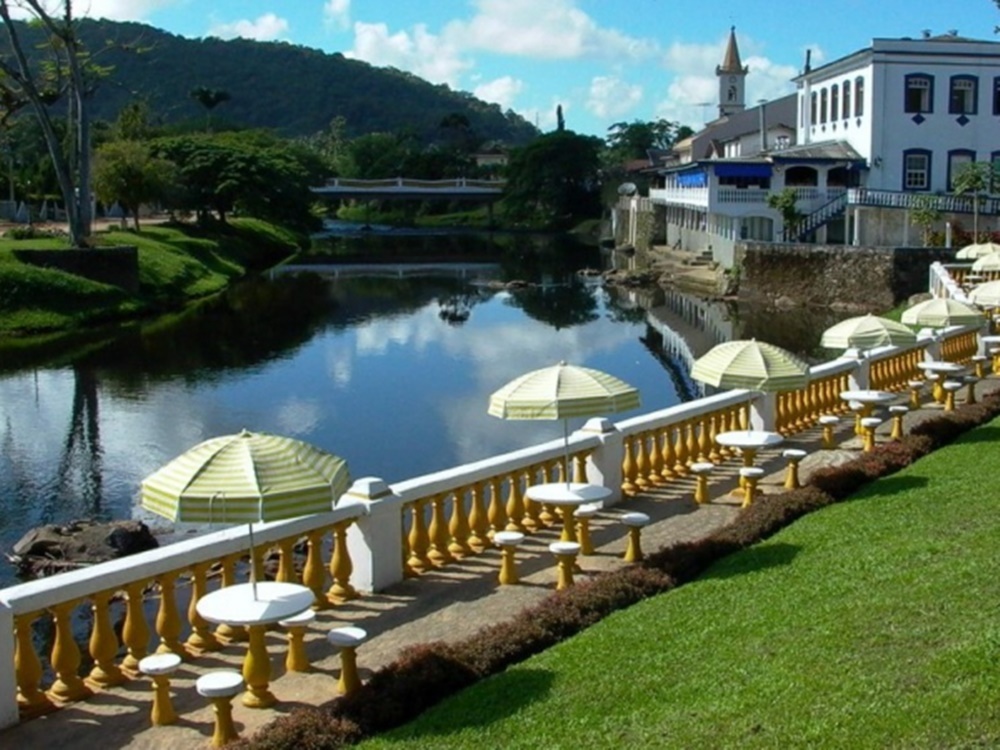 Cadastro on-line para entrar em Morretes. Na foto, cidade de Morretes e Rio Nhundiaquara