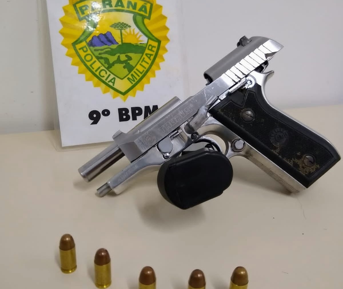 Pistola calibre 380 e 19 munições intactas são apreendidas na