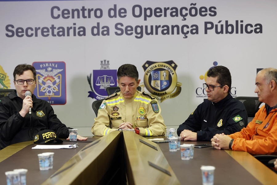 Buscas na BR-376 têm equipes em solo e apoio de câmeras; quatro veículos já foram retirados 3