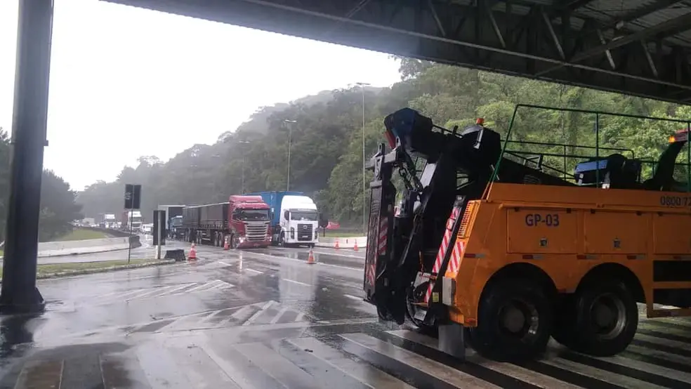 DER/PR vai liberar faixa adicional no km 39 da BR-277 nesta quarta-feira