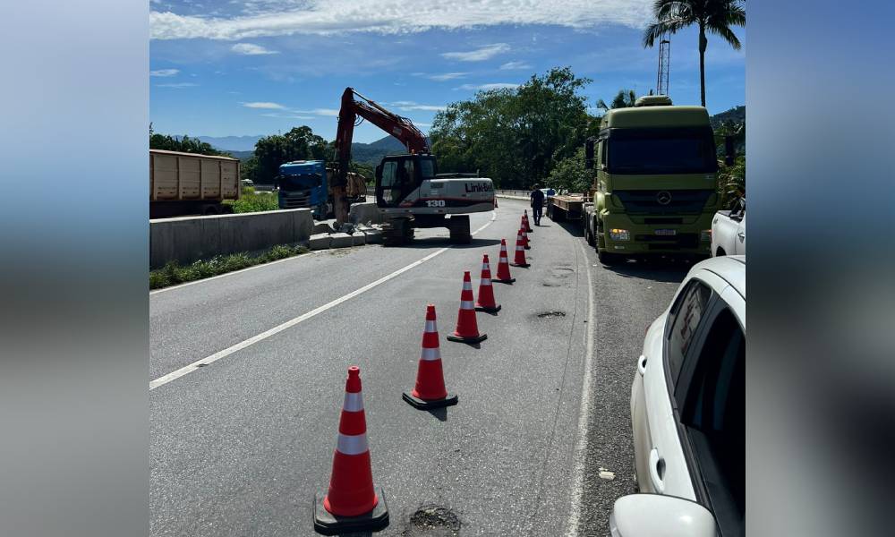 Engavetamento bloqueia BR-277 sentido Litoral por mais de 2 horas