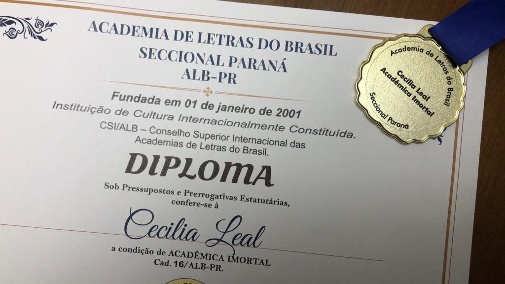 Aos 23 anos, Cecília Leal é a mais nova Imortal da ALB-PR 4