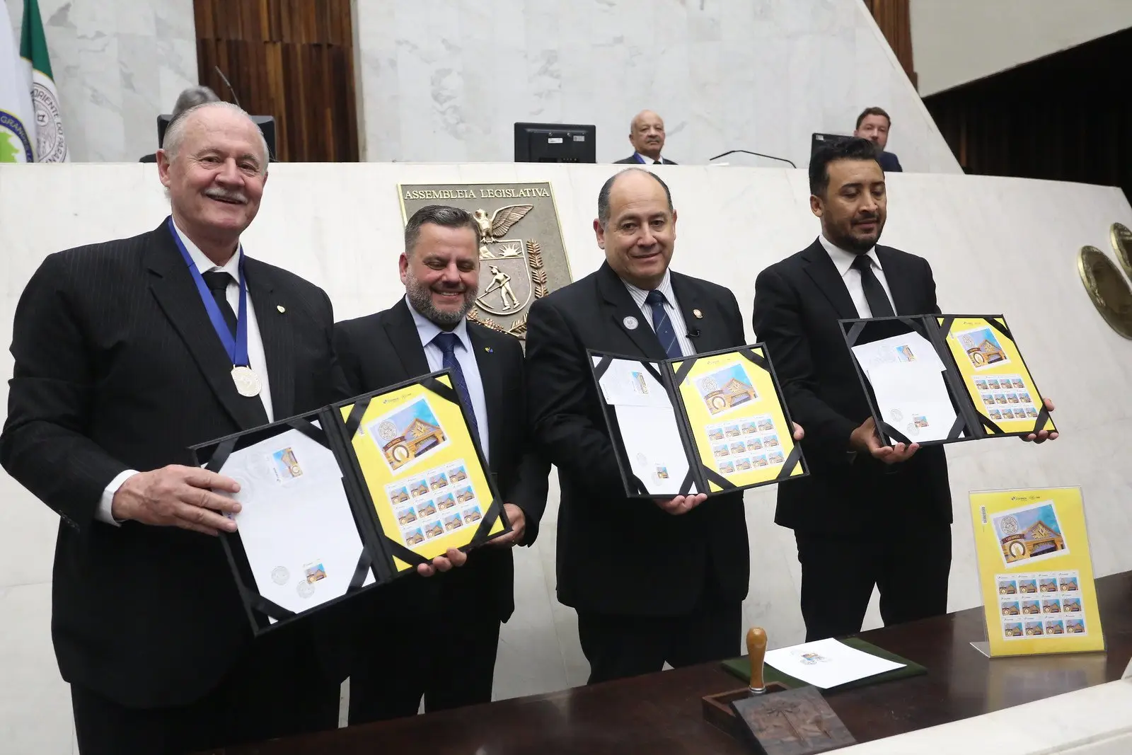 Sessão solene comemorou os 120 anos do Grande Oriente do Paraná e deu posse para nova diretoria da Confederação Maçônica do Brasil 2 scrw8kyy