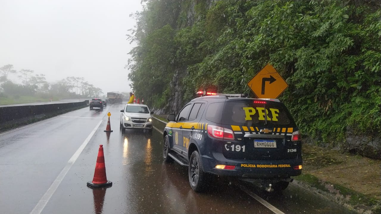 Rodovias Paraná on X: ⚠️BR-277 KM: 60 (São José dos Pinhais sentido  Paranaguá) CONDIÇÕES DA VIA: Fluxo bloqueado no sentido litoral. Retenção  de veículos devido à novo deslizamento no km 40, região