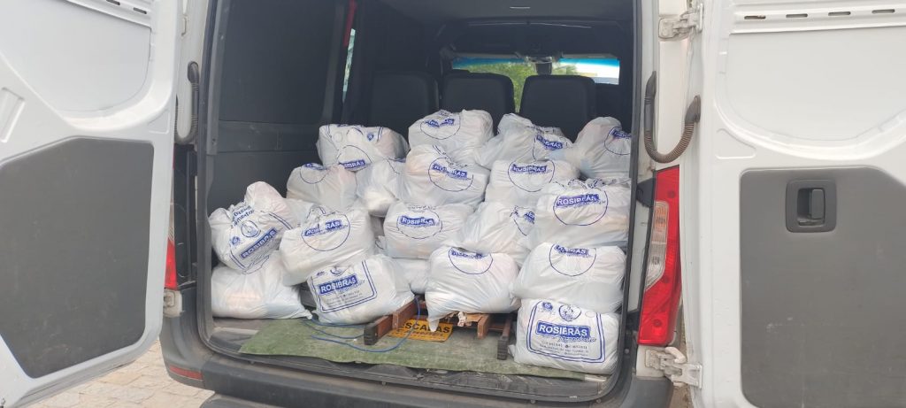 Grupo Gotas de Solidariedade entrega mais de 250 cestas básicas nesta Ação de Natal 4 10i9z17