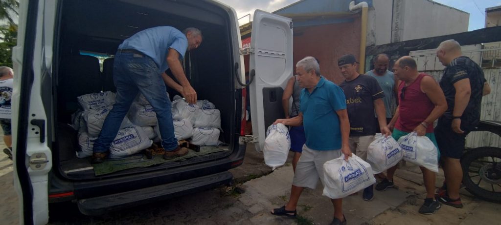 Grupo Gotas de Solidariedade entrega mais de 250 cestas básicas nesta Ação de Natal 6 2efm ayl