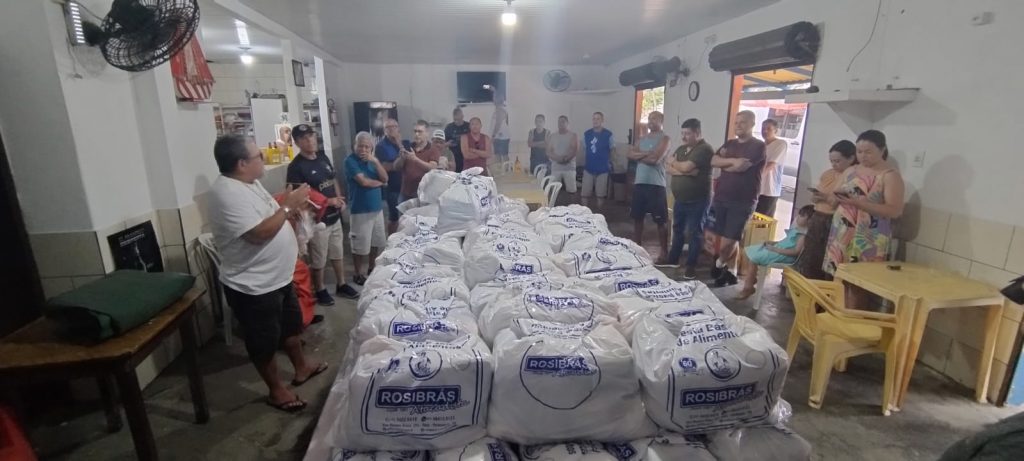 Grupo Gotas de Solidariedade entrega mais de 250 cestas básicas nesta Ação de Natal 7 ks82uroi