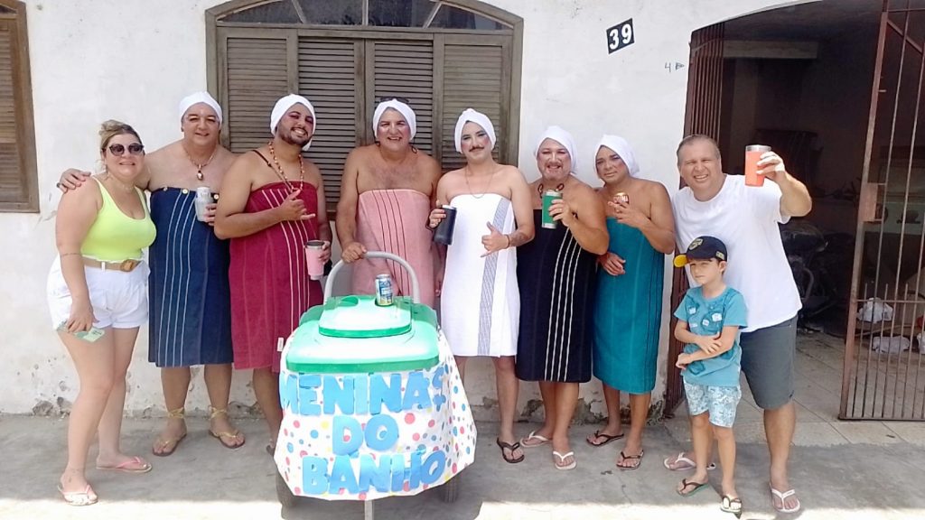 Meninas do Banho” levaram toda sua irreverência e simpatia as ruas de Paranaguá 3 75oqpmhm