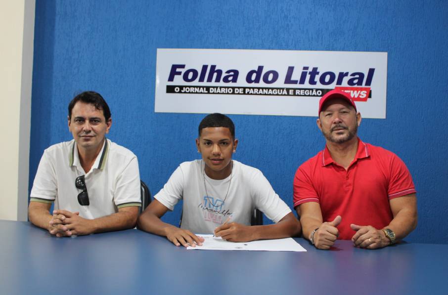 Atleta de Paranaguá assina contrato de formação e será representado por agente FIFA 2 gck5bgr