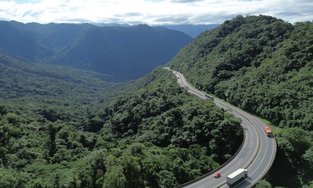 Br-277 viaduto dos padres serra do mar ao fundo