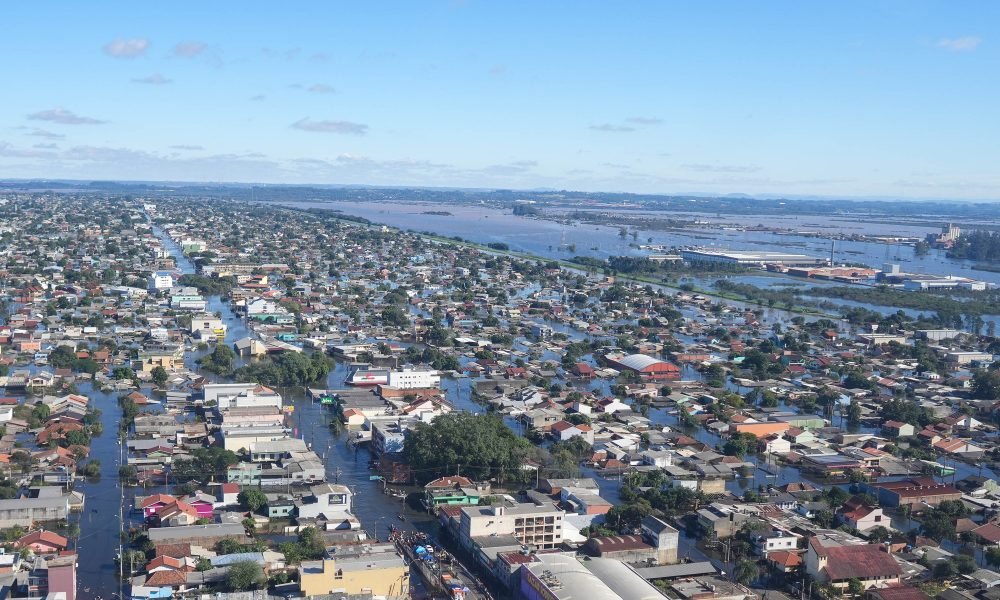 Imagem mostra uma cidade do Rio Grande do sul completamente alagada. Operação com as agroindústrias ajudariam a população