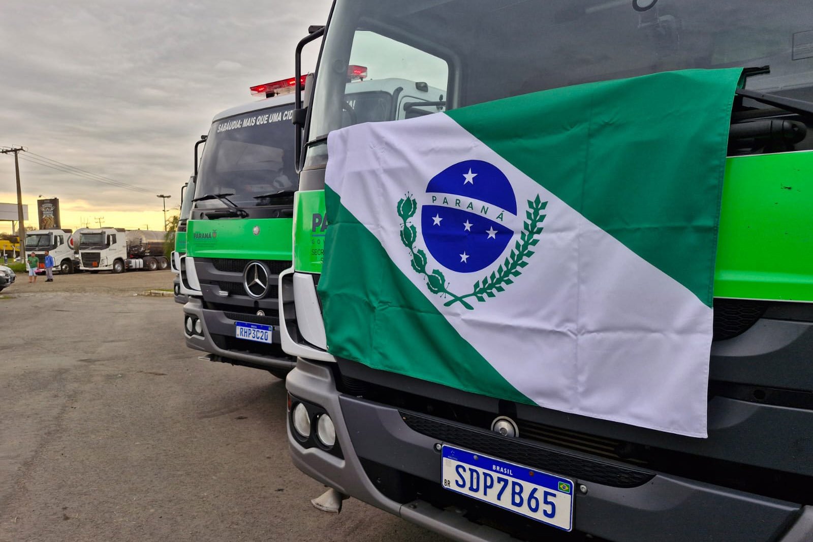 Caminhão de ajuda humanitária do Paraná