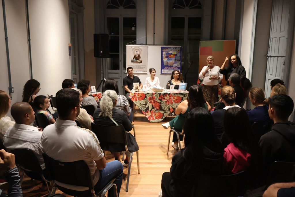Exposição e lançamento dos Livros “Pernagoá em Versos e Lendas” e “Caleidoscópio do Passado, Histórias e Lendas Parnanguaras” foi um sucesso 3 4cxmlli8