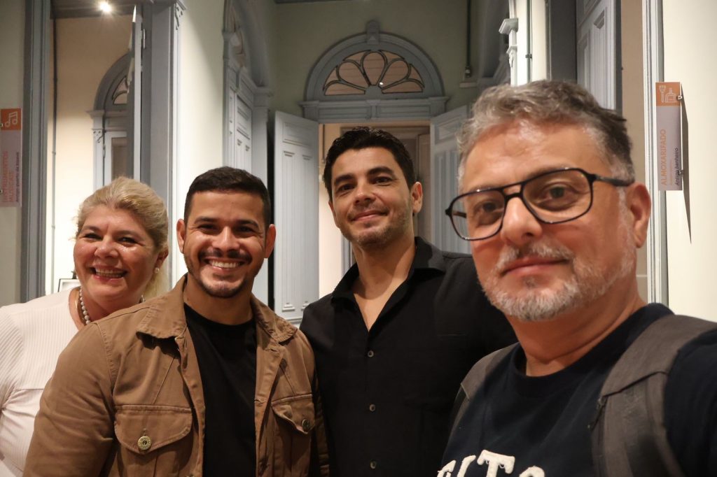 Exposição e lançamento dos Livros “Pernagoá em Versos e Lendas” e “Caleidoscópio do Passado, Histórias e Lendas Parnanguaras” foi um sucesso 5 5gftux3k