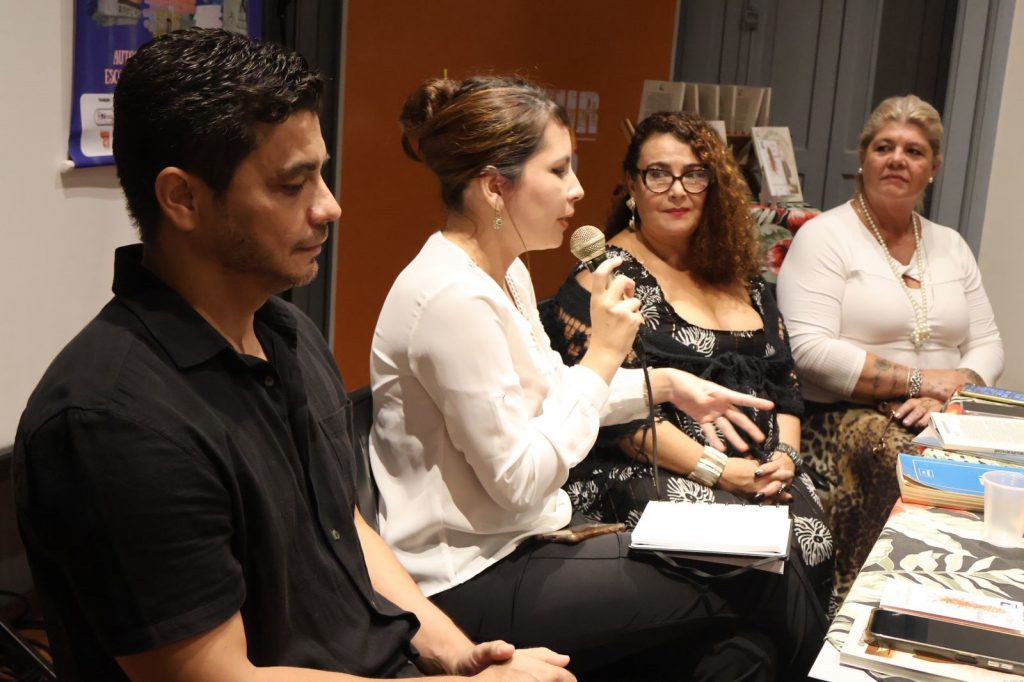 Exposição e lançamento dos Livros “Pernagoá em Versos e Lendas” e “Caleidoscópio do Passado, Histórias e Lendas Parnanguaras” foi um sucesso 7 9ozs58d4