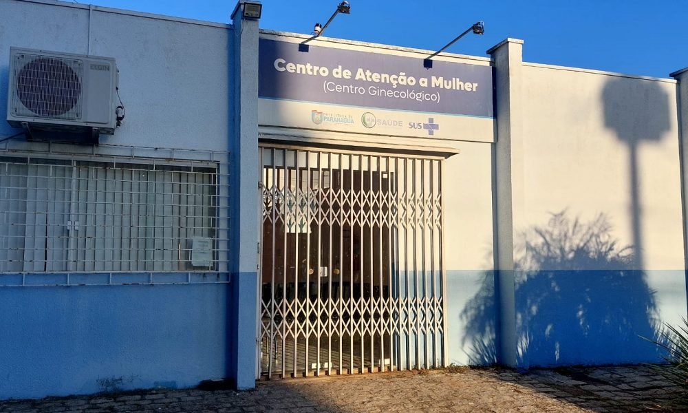 frente do centro de atendimento a mulher de Paranaguá