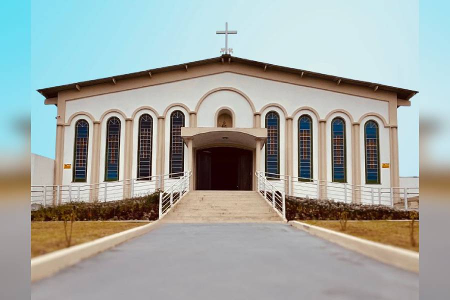 Fachada da Paróquia São João Batista em Paranaguá