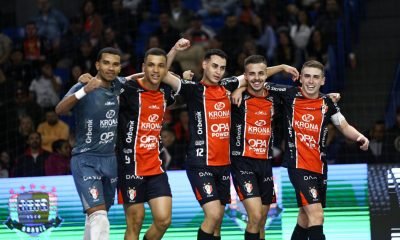 Imagem mostra time campeão da copa mundo de futsal