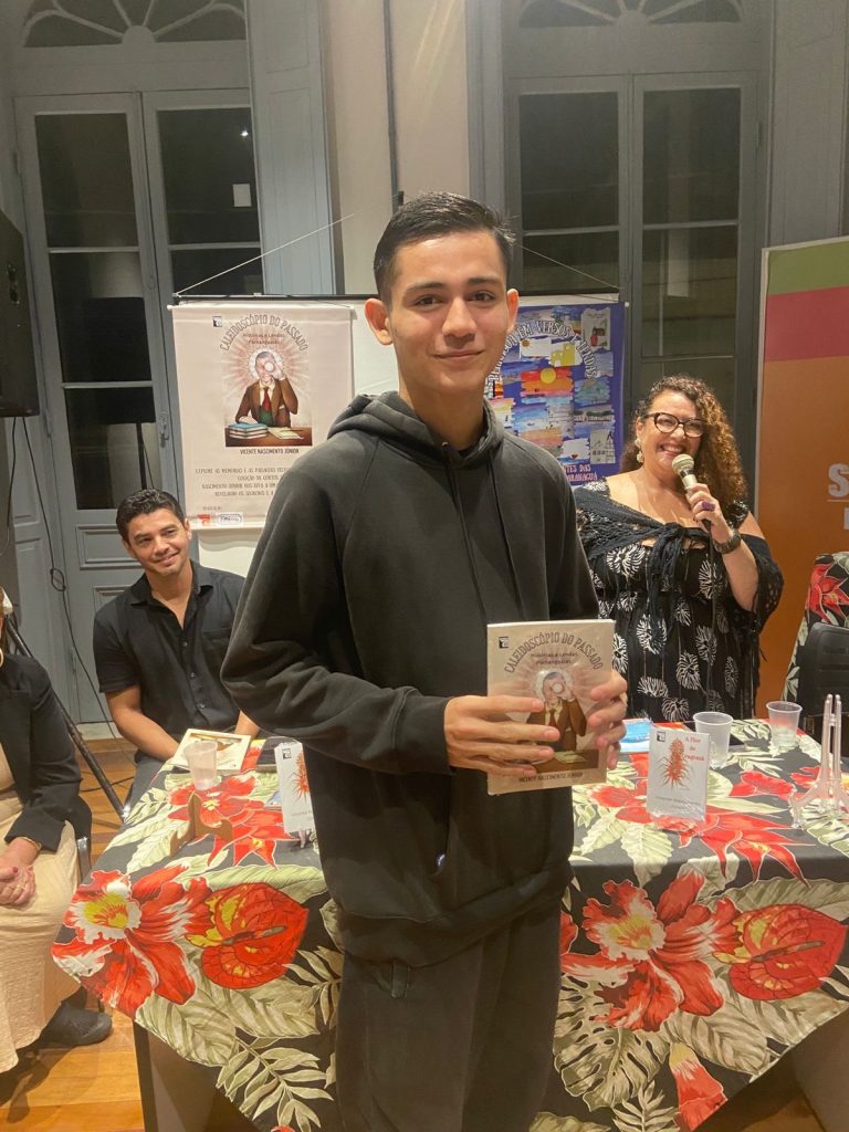 Exposição e lançamento dos Livros “Pernagoá em Versos e Lendas” e “Caleidoscópio do Passado, Histórias e Lendas Parnanguaras” foi um sucesso 19 ywgeqgce