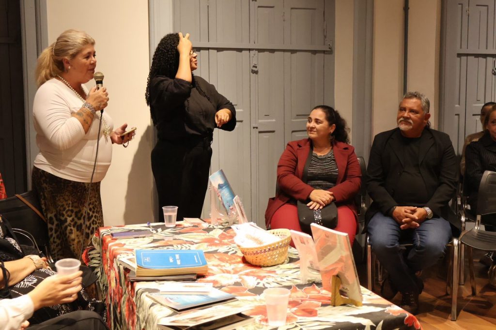 Exposição e lançamento dos Livros “Pernagoá em Versos e Lendas” e “Caleidoscópio do Passado, Histórias e Lendas Parnanguaras” foi um sucesso 4 z4ojg3sv