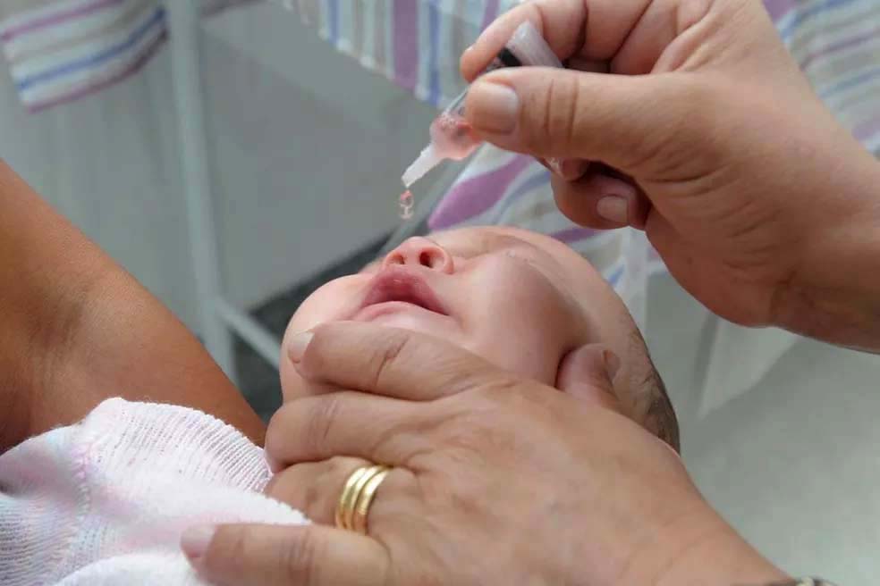 vacinação contra a poliomielite